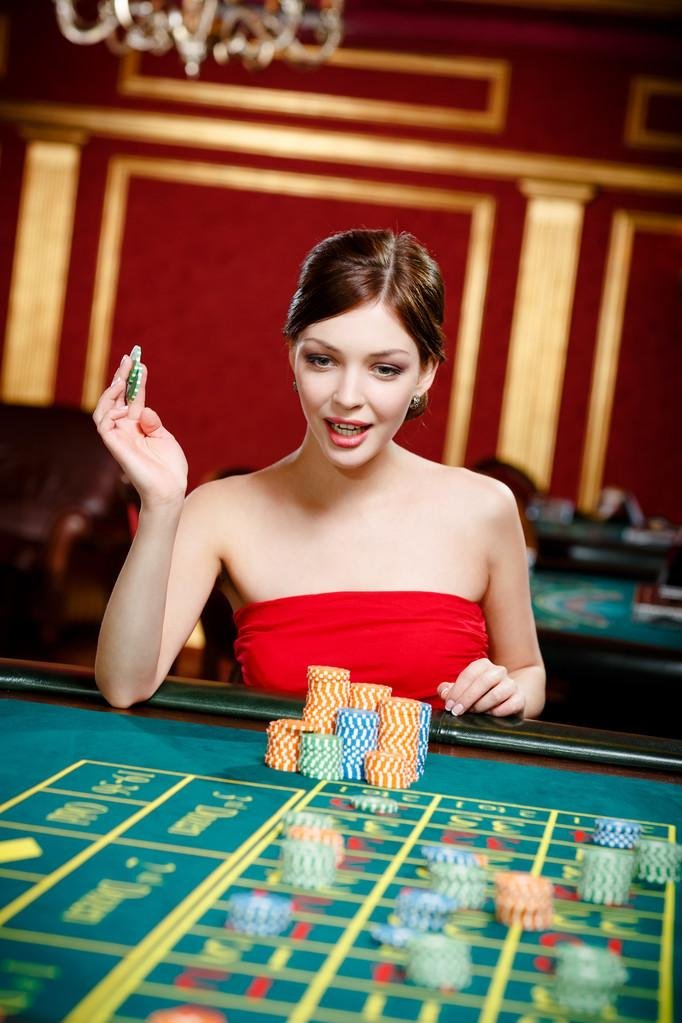 bola168 link Capsa Banting live dealer studio with professional card table and HD cameras